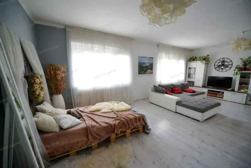Kecskemét Belváros 70 nm-es Felújított Nappali + 1 Szobás Lakás