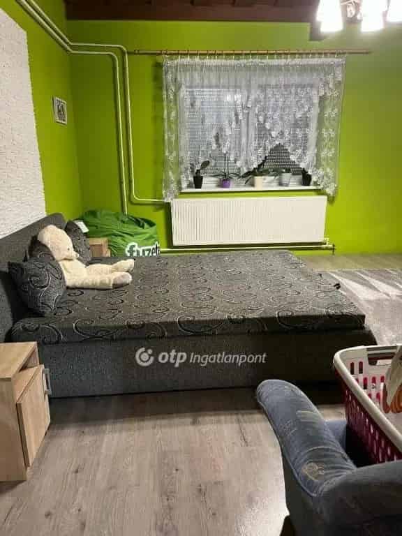 Felújított családi ház Mezôcsáton