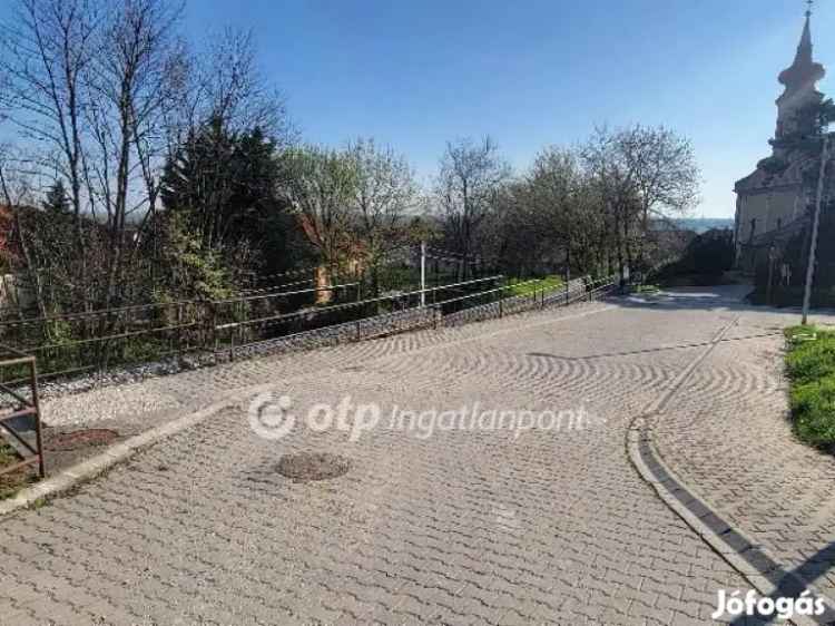 Győri panorámás telek eladó 681 nm Ménfőcsanakon
