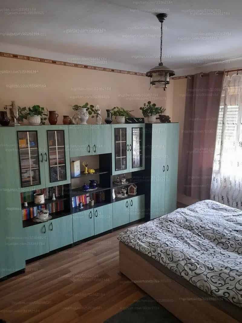Pápa közeli 5 szobás családi ház eladó - 2 generáció részére is alkalmas