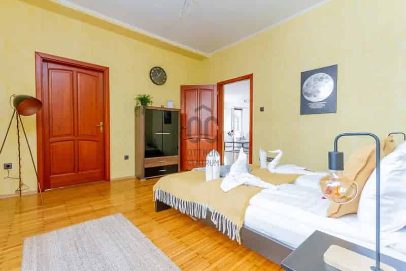 Belvárosi 107 nm-es Lakás Eladó - Nappali + 2 Hálószoba