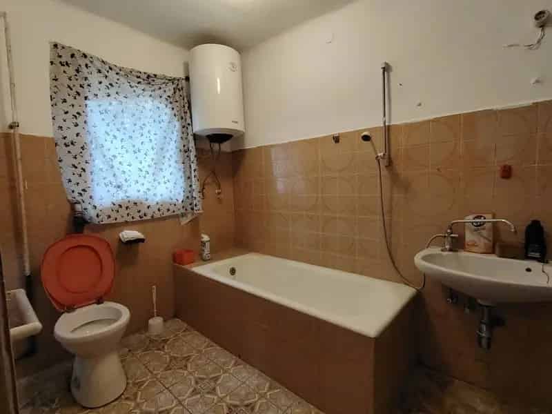 Újhegyi családi ház eladó - 97 nm - nagy telek - két épület