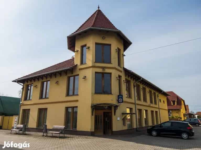 2 szintes üzlethelyiség eladó Jászszentlászlón