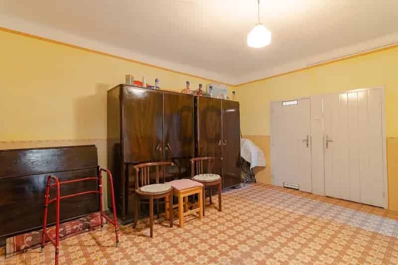 98 m2-es felújítandó családi ház 9140 m2-es telekkel