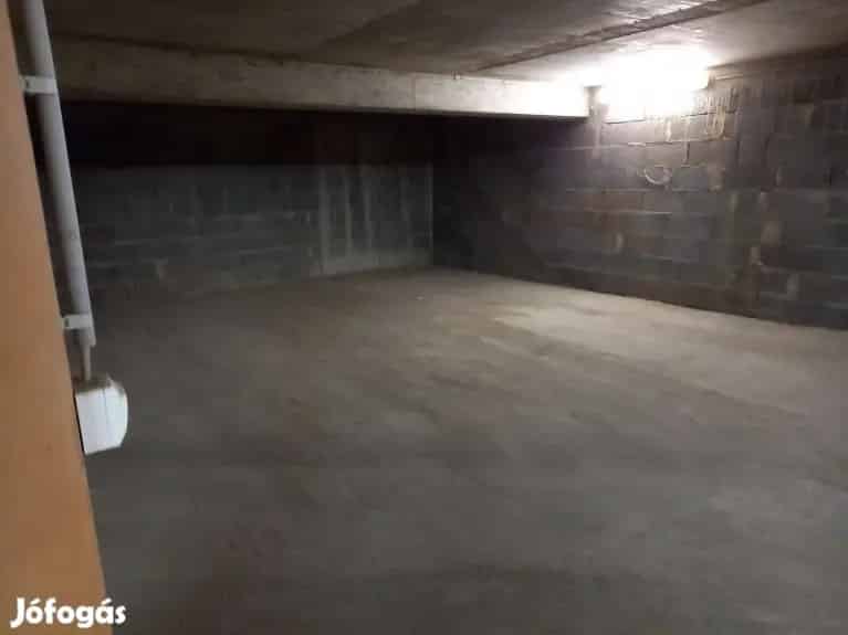 Pécs Árkád Teremgarázs Eladó