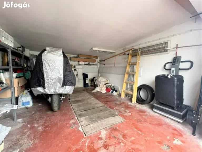 Eladó garázs Pécs Uránváros Egyetemváros 19 m2 felújított