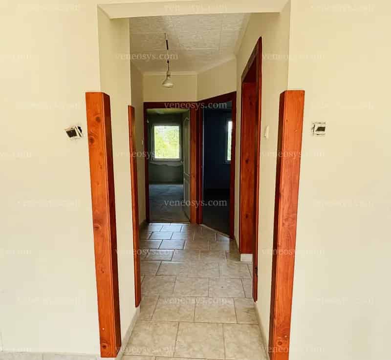 Eladó 70 m2-es családi ház, alatta 70 m2-es pincével