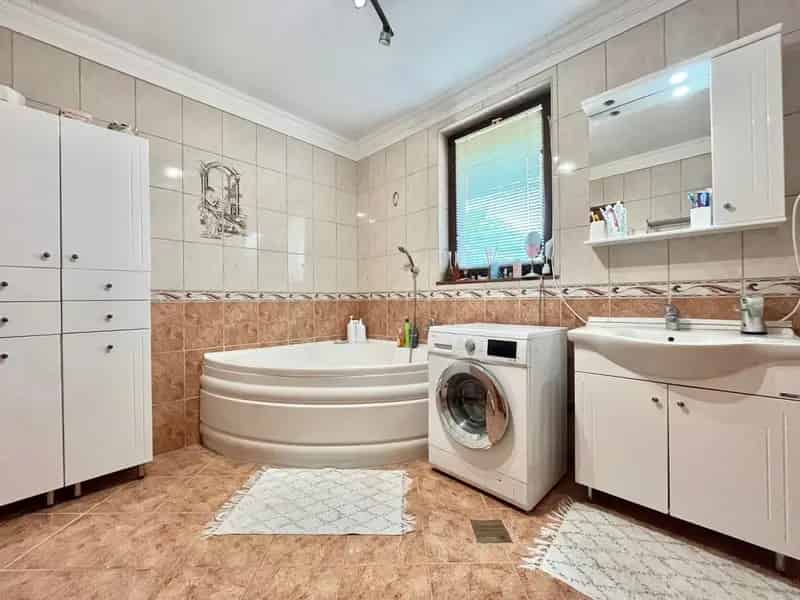 Aszódi családi ház eladó - 4 szoba, medence, jakuzzi, garázs