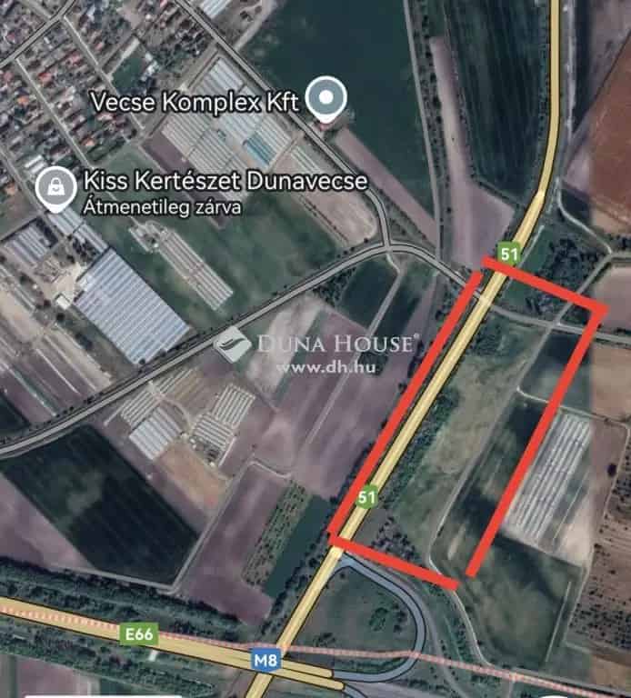M8-as autópálya melletti építési telek eladó