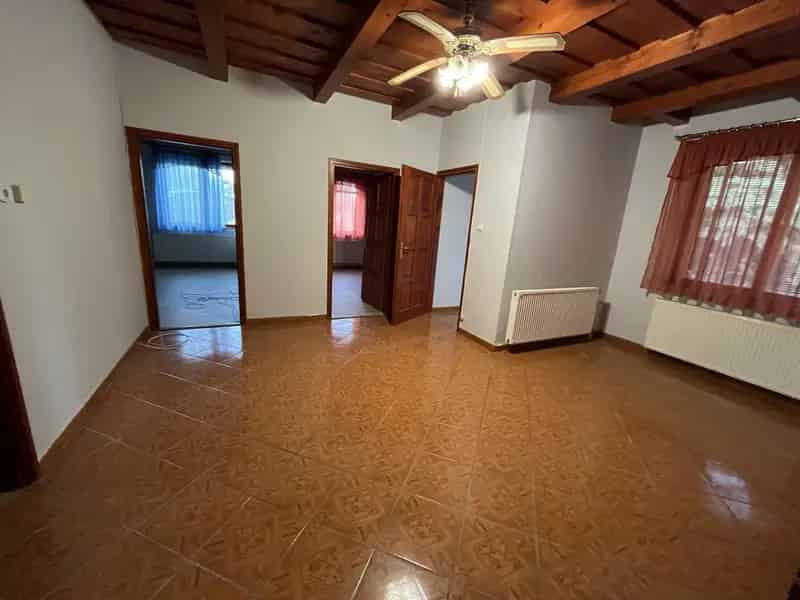 Tokaji családi ház eladó - modern, 4 szobás, garázzsal