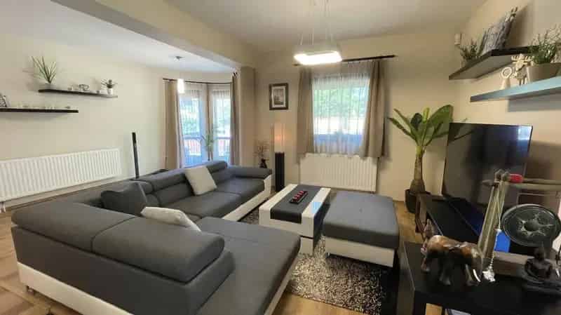 Újszerű családi ház Tata - 131m² - jacuzzi - okosotthon