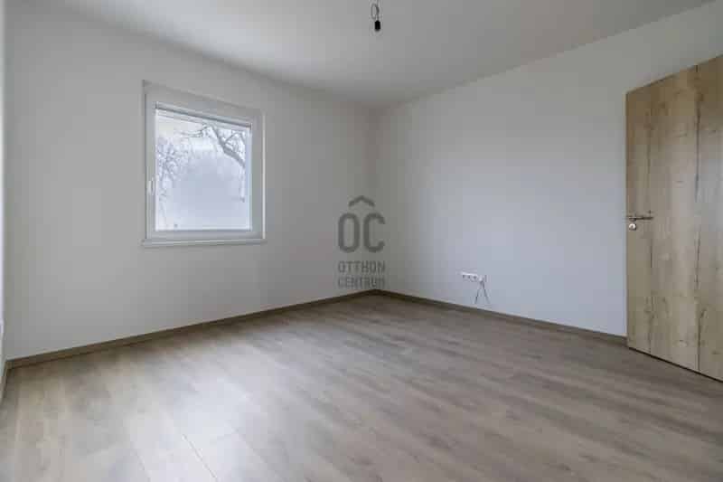 104m2-es új lakás Polgárdiban - 3 szoba, hőszivattyú, kocsibeálló