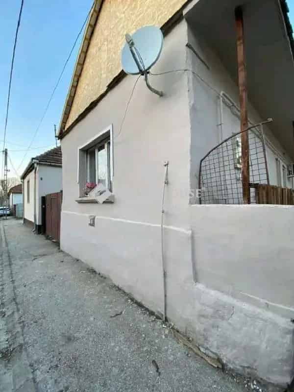 Tokod központ - 62m2-es 1 1 szobás családi ház eladó