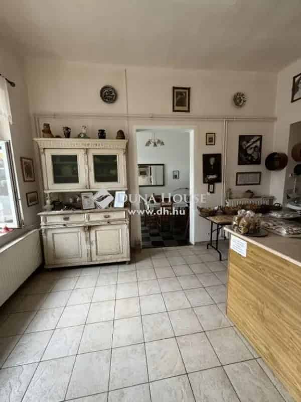 Kecskemét Piac melletti két üzlethelyiség eladó