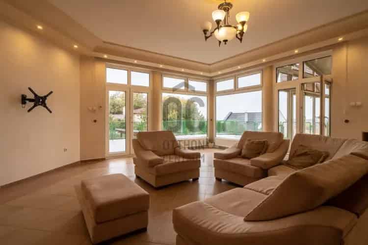 Szentendre Pismány Luxus Villa Wellnesssel Elado