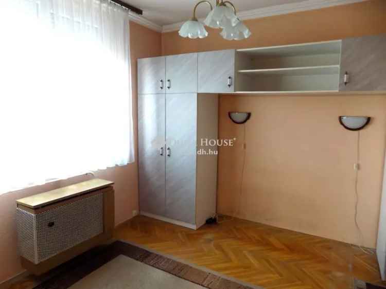 Szombathelyi 49 nm-es 2 szobás lakás eladó