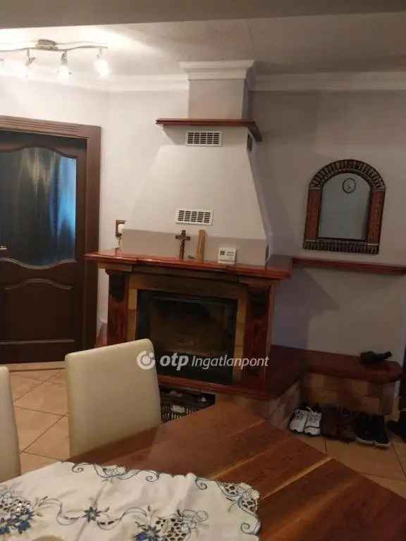 Családi ház eladó Tégláson - 2200 m2 telek
