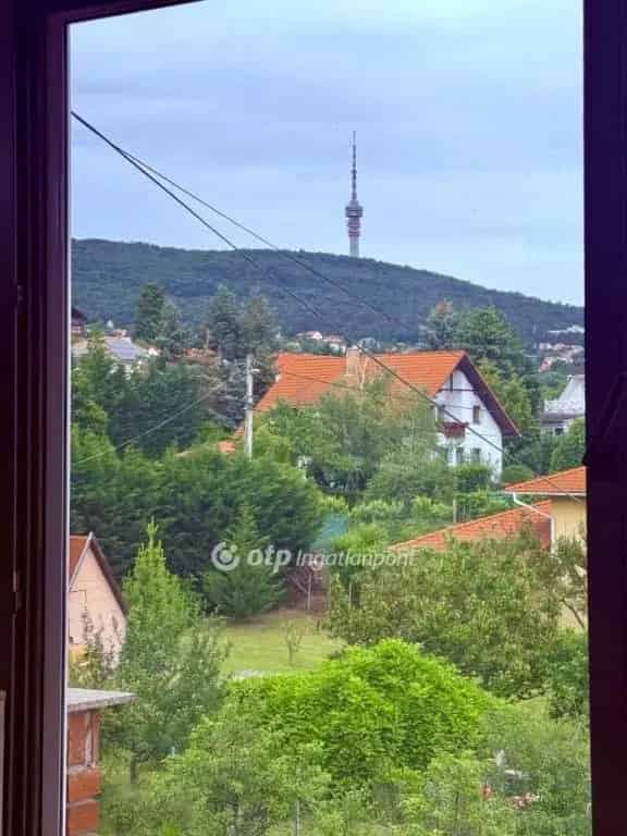 Pécsi panorámás családi ház eladó - több generációnak is alkalmas