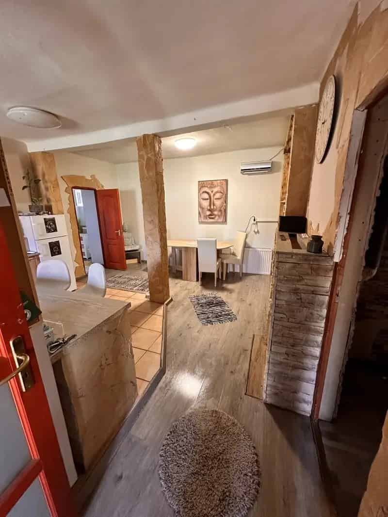 Solti vályogház eladó - 2 szoba, gazdasági épületek