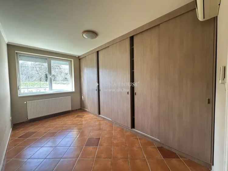 93 nm-es 3 szobás földszinti lakás Győr-Révfalu