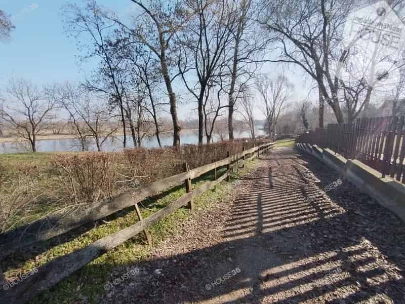 Tiszaalpárón Holt-Tisza közeli hangulatos nyaraló eladó