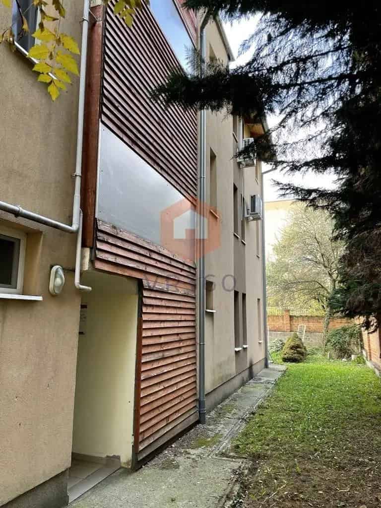 40 nm-es Bútorozott Tégla Lakás Kiadó Egyetemvárosban