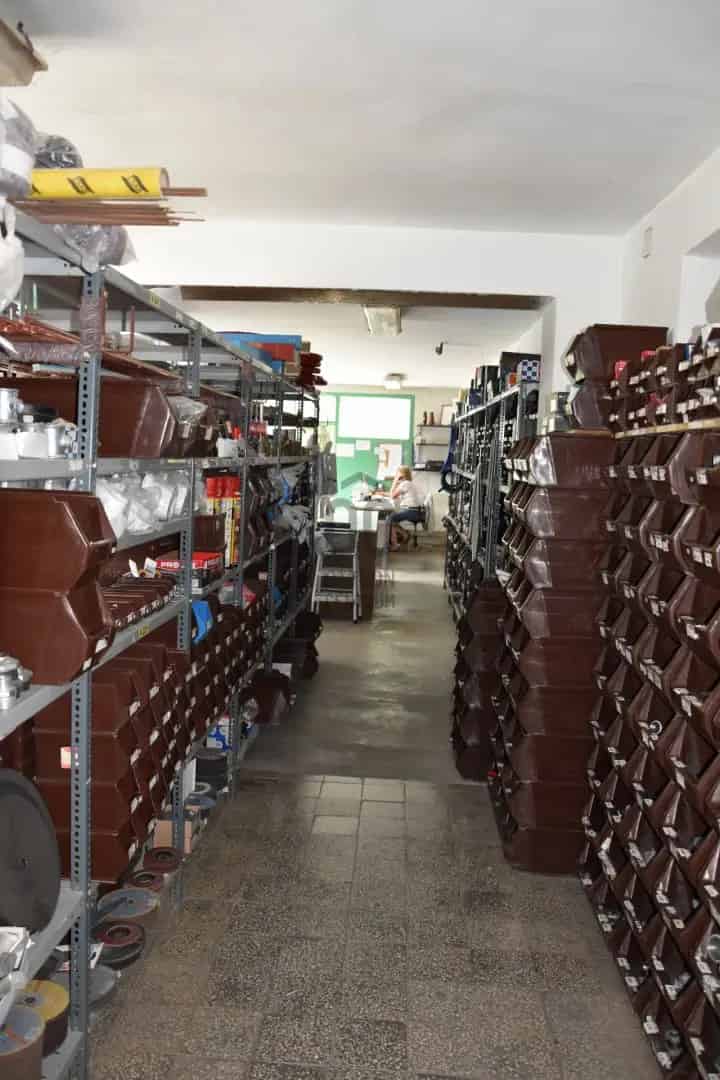 400 m2-es épület eladó üzlettel lakással és kocsibeállóval