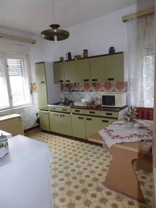 Ház Kiadó , Zodony utca, Budapest, Közép-Magyarország
