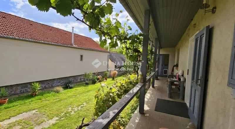 Geresdlak 106nm-es 3 szobás parasztház eladó