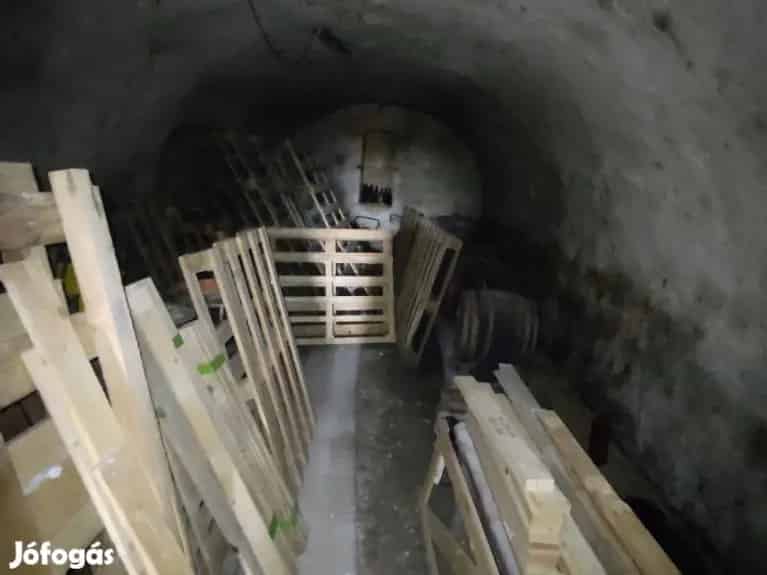 Nagy panorámás telek présházzal Zámolyon