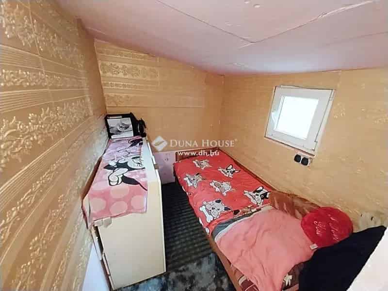 Vértesszőlős - 46 m2-es ház eladó 1042 m2-es telekkel