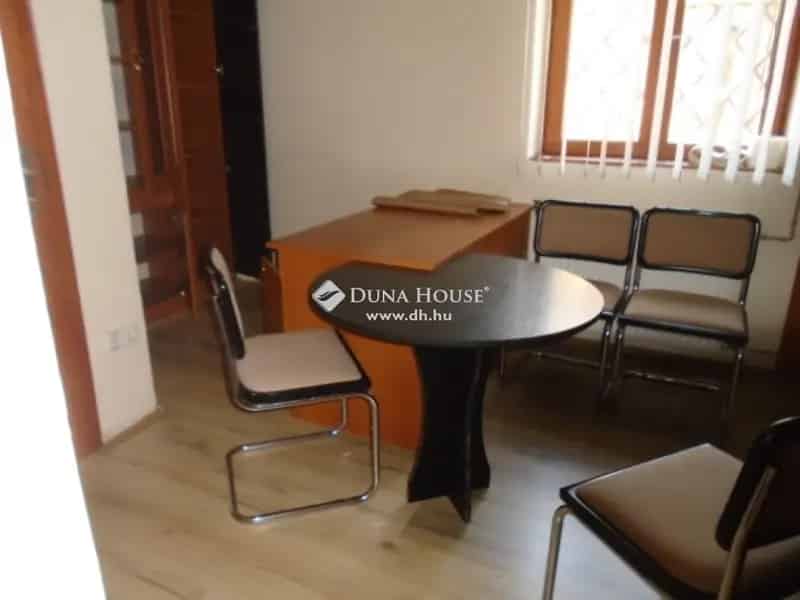 Üzlethelység eladó Meszterszállás központjában