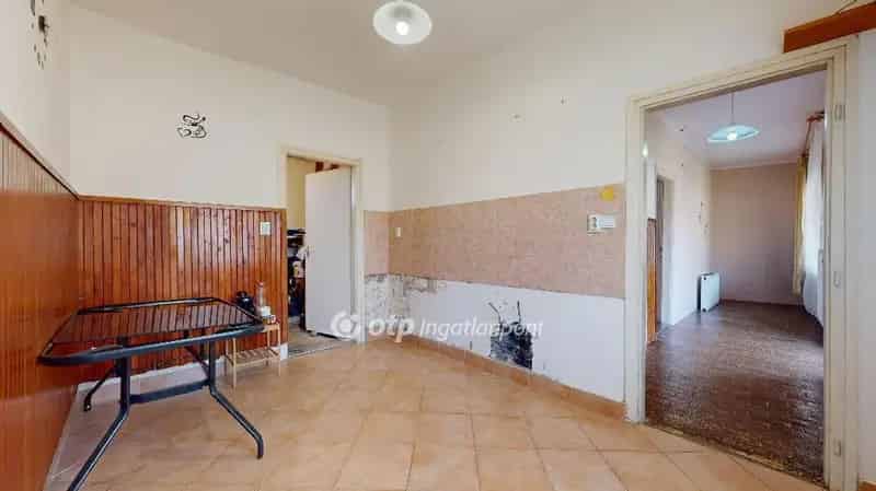 Jászberényi 3 szobás családi ház eladó 724m2-es telken