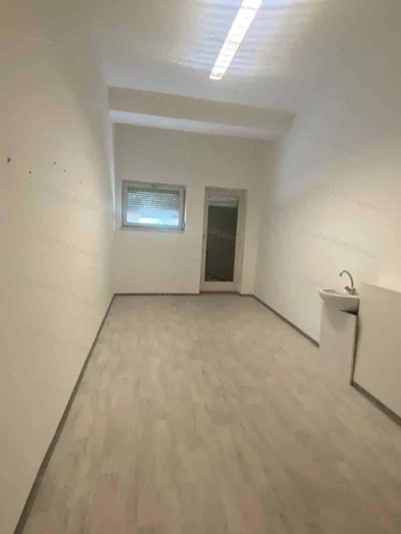 Szolnok belváros üzlethelyiség kiadó 43m2