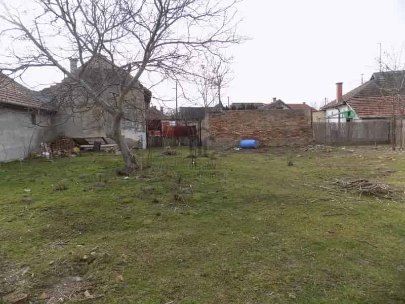 Nagykőrös belváros 435m2 telek eladó