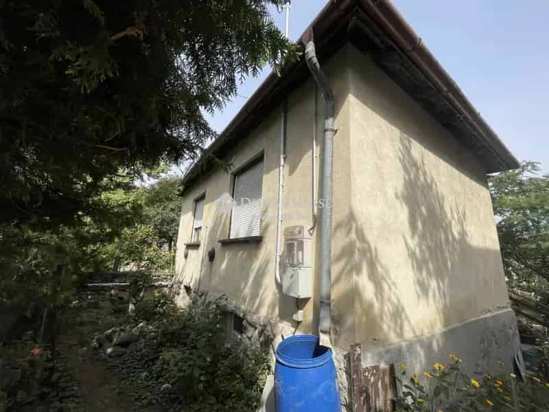 Felujítandó családi ház Lábatlanban 59 nm 300 nm telekkel