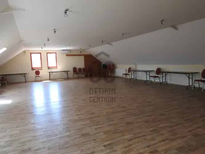 Pátyi eladó kereskedelmi ingatlan UZ017124