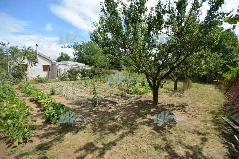 Szombathelyi kiskert eladó - 570 m2, gyümölcsfákkal