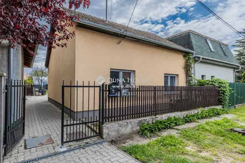 Gödön eladó részben felújított családi ház Duna-part közelében