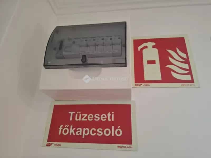 20 m2-es Üzlethelyiség Kiadó Parkolással
