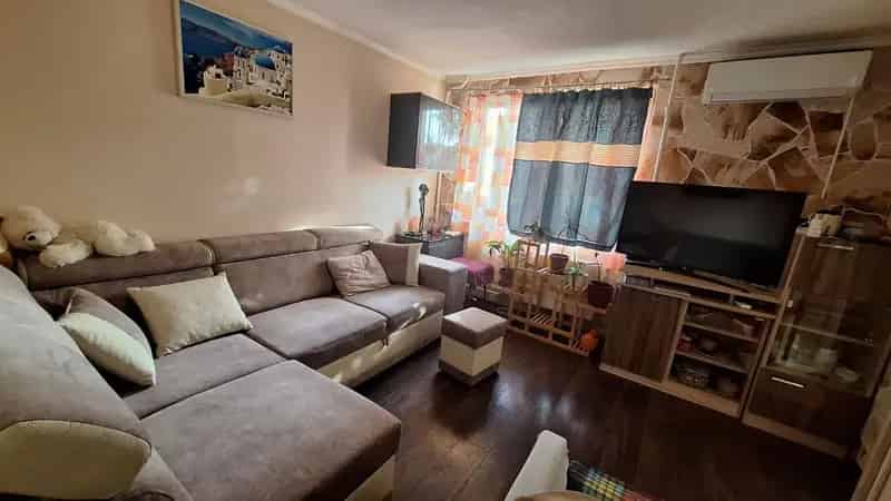 Perkáta családi ház eladó - 2 szintes, 117 nm, 921 nm telek