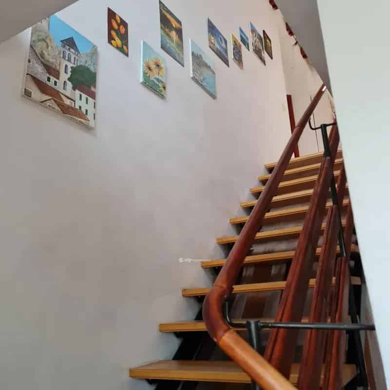 Gyulafirátó 295m2-es 8 2 szobás családi ház eladó