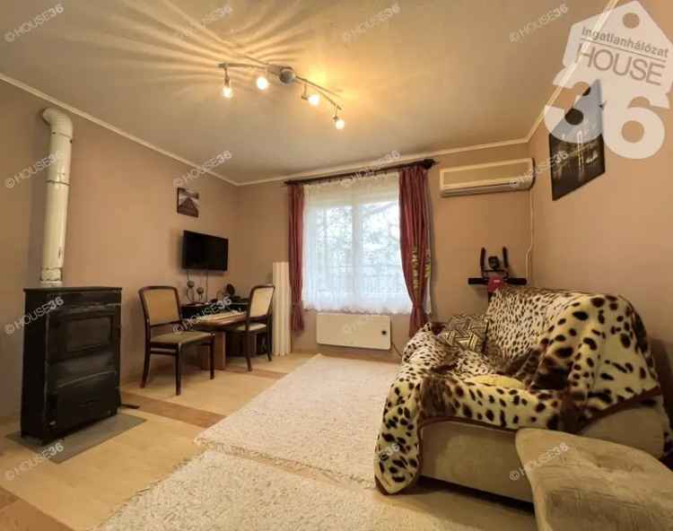 Kecskemét Úrihegy - Felújított ház 1748m2 telekkel