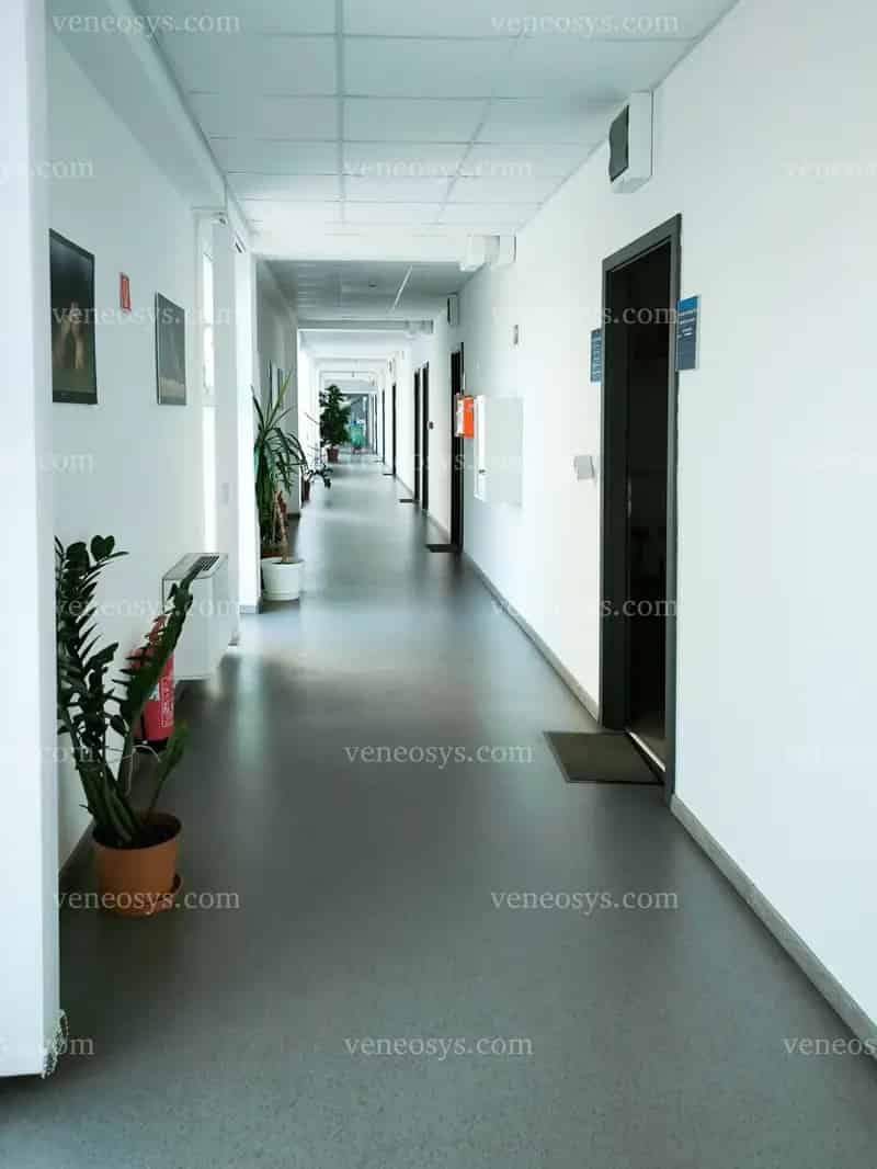 18 Irodahelyiség Kiadó Tárgyalókkal Parkolással