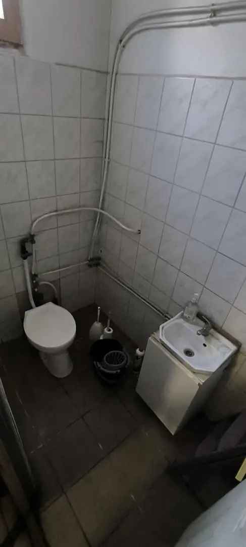 Korláton eladó lakóház üzlethelyiséggel 1000 m2-es telken