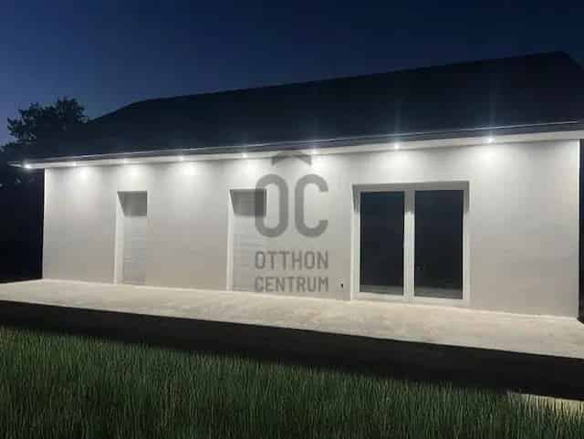 Balatoni ház eladó - modern, energiatakarékos, saját kerttel