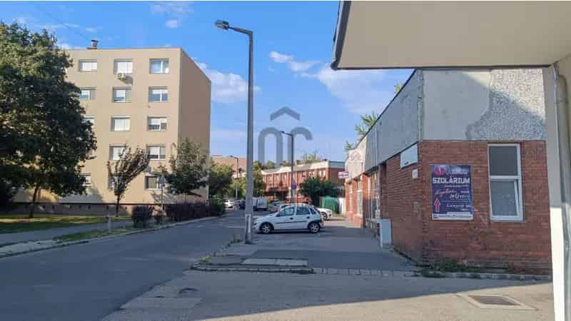 Soproni eladó kereskedelmi ingatlan 320nm 10 parkolóval