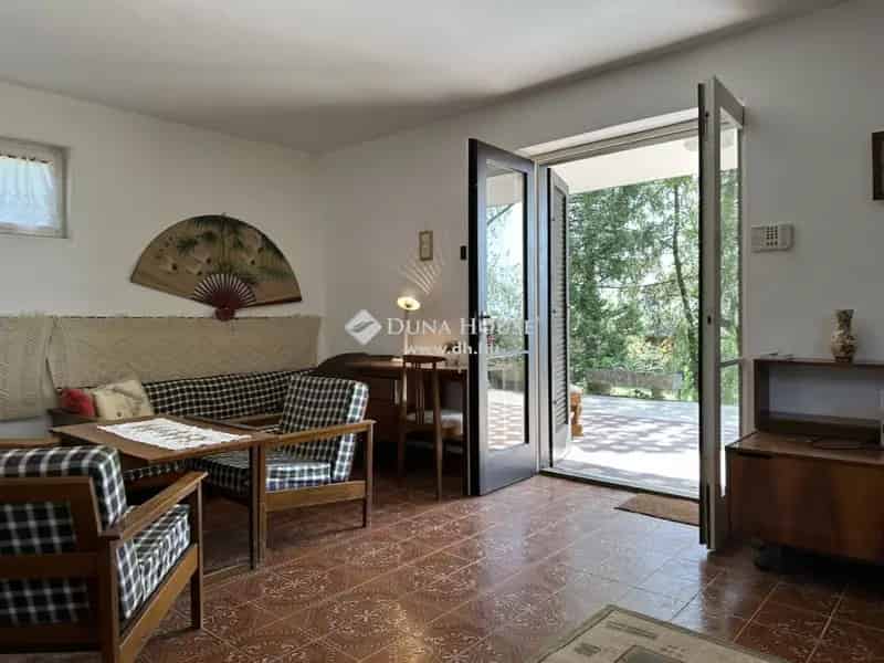 Velencei tó panorámás, 3 szintes családi ház eladó