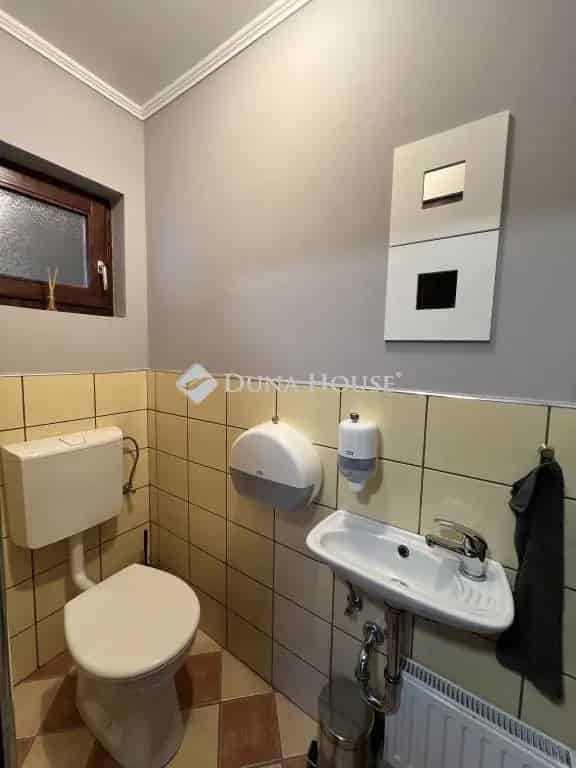 Ócsai Befektetés: Lakás Üzletekkel 844m2 Telekkel