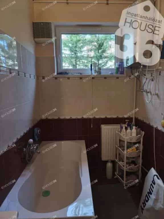 Nagykőrösi 3 szobás családi ház eladó melléképülettel